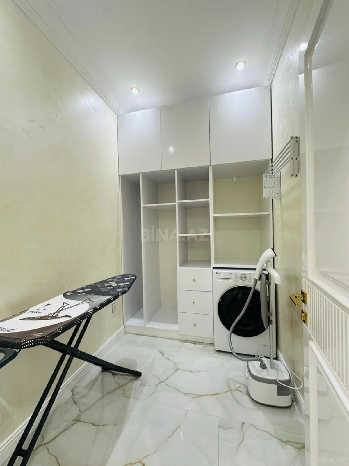 Satılır 4 otaqlı mənzil 207 m²