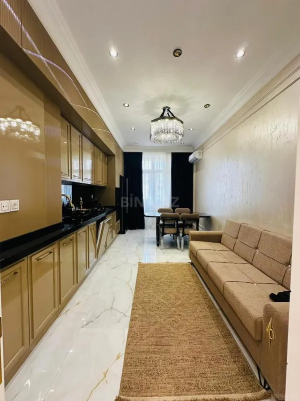 Satılır 4 otaqlı mənzil 207 m²