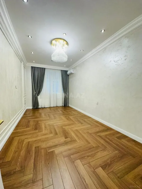 Satılır 4 otaqlı mənzil 207 m²