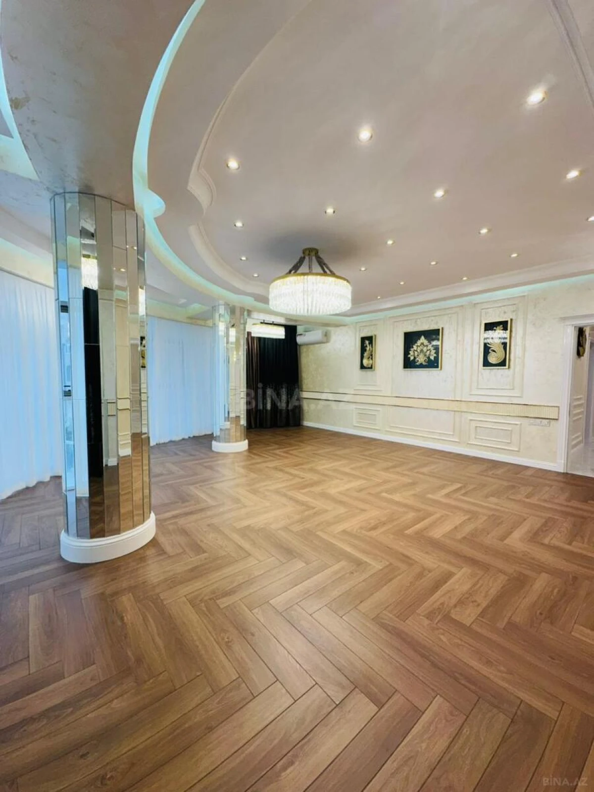 Satılır 4 otaqlı mənzil 207 m²