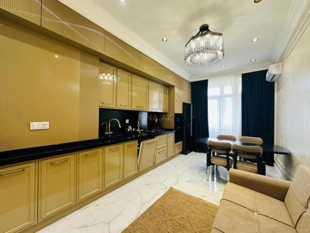 Satılır 4 otaqlı mənzil 207 m²