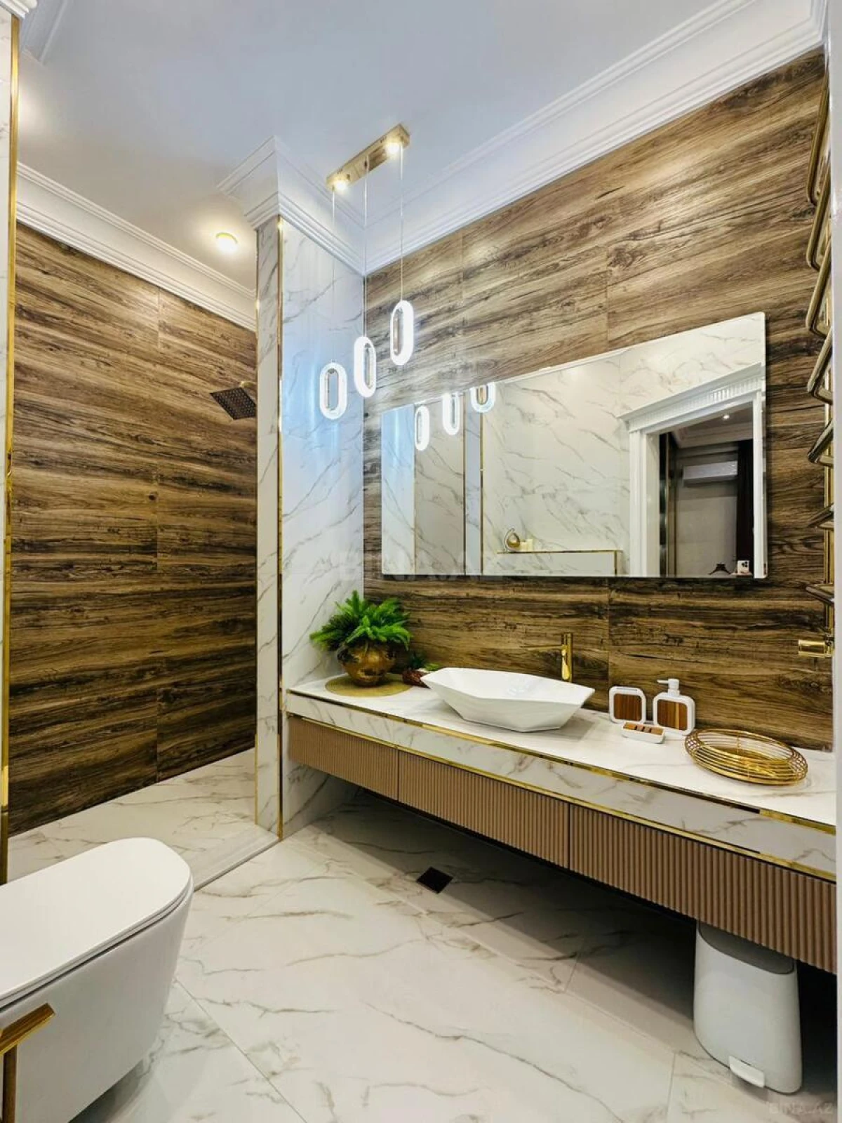 Satılır 4 otaqlı mənzil 207 m²