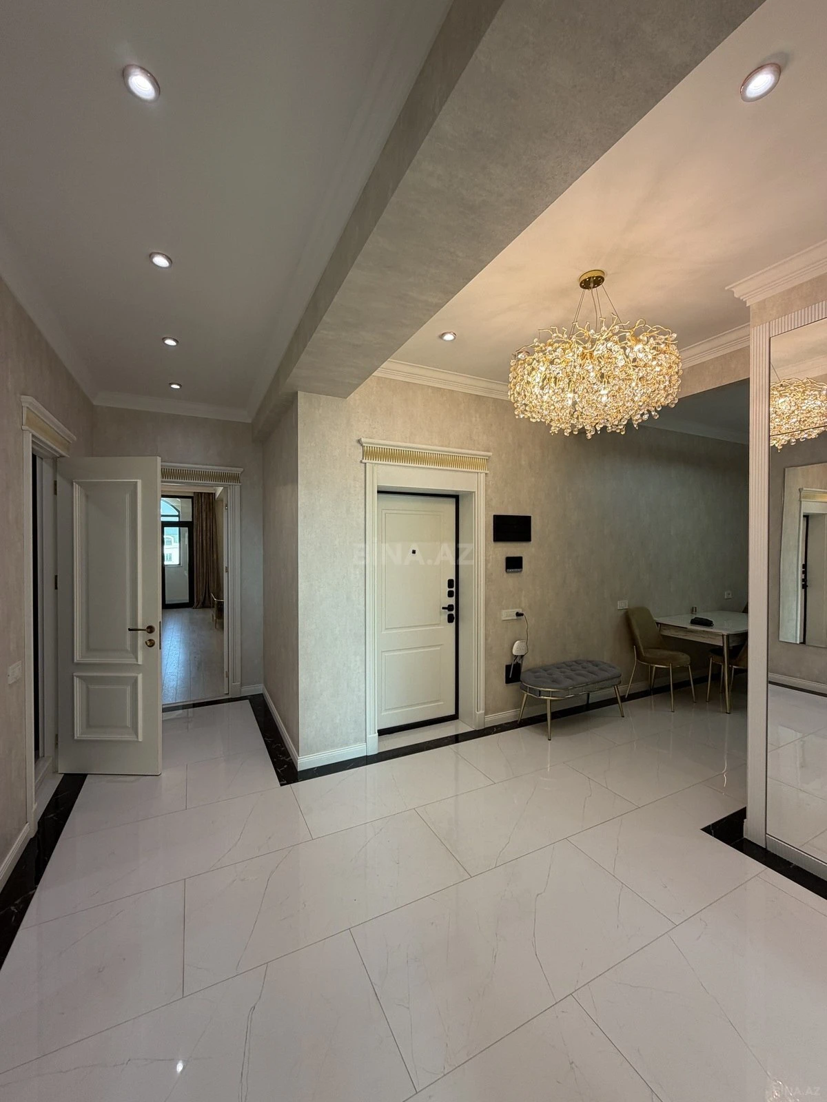 Satılır 3 otaqlı mənzil 116 m²