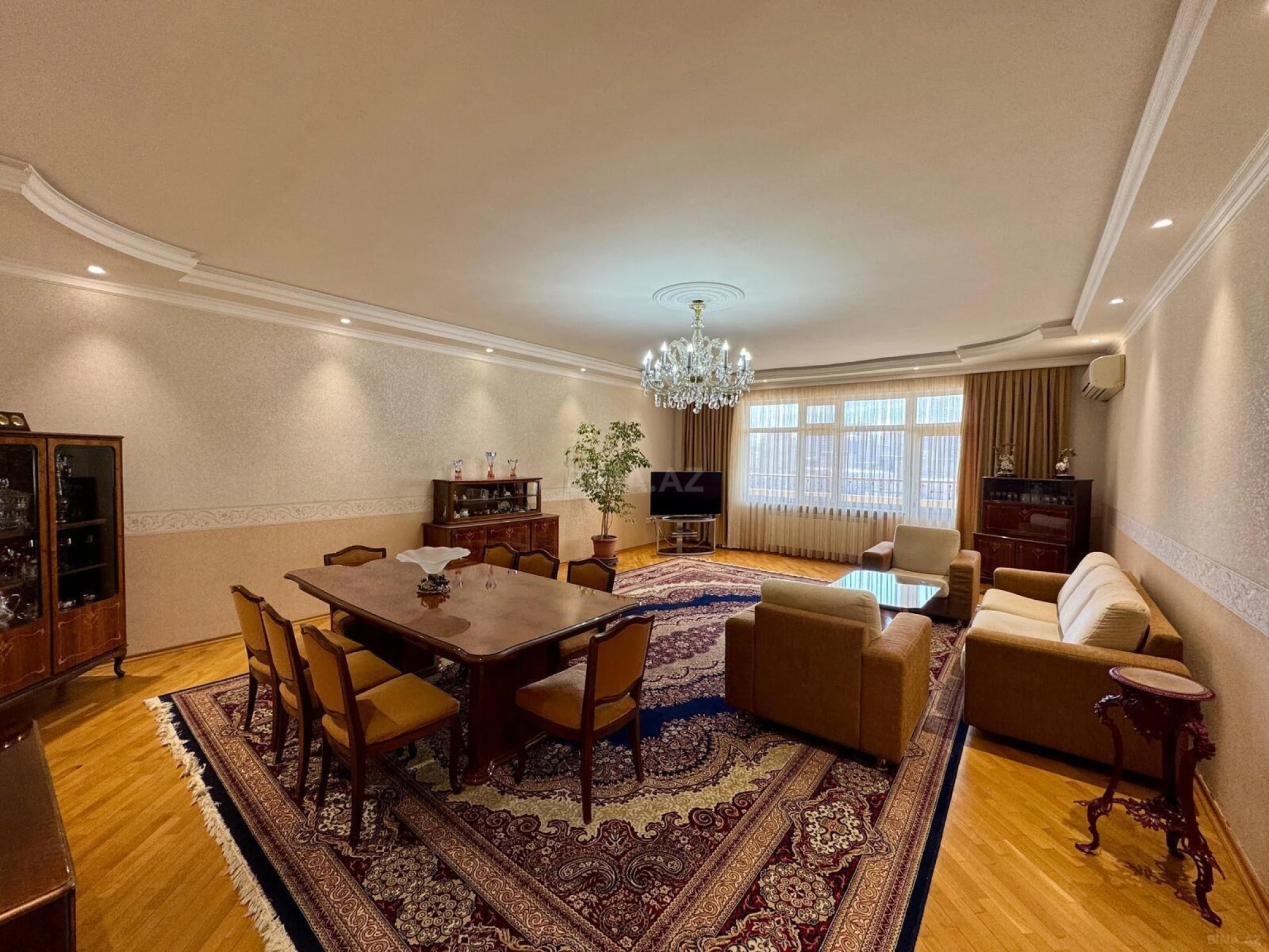 Kirayə verilir 4 otaqlı mənzil 200 m²