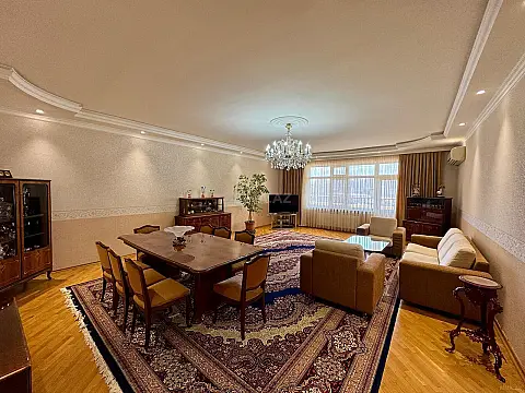 Kirayə verilir 4 otaqlı mənzil 200 m²