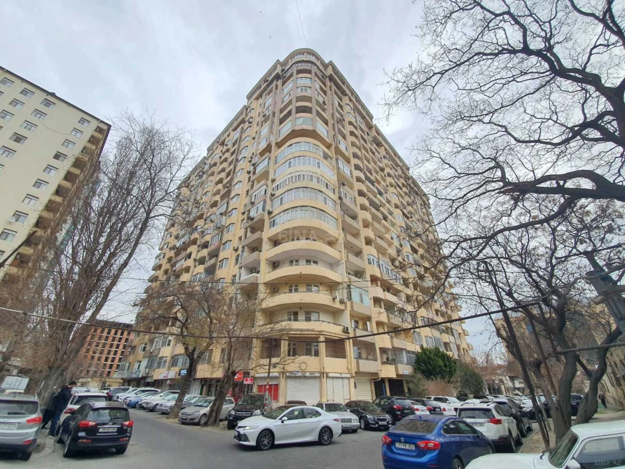 Kirayə verilir 4 otaqlı mənzil 200 m²