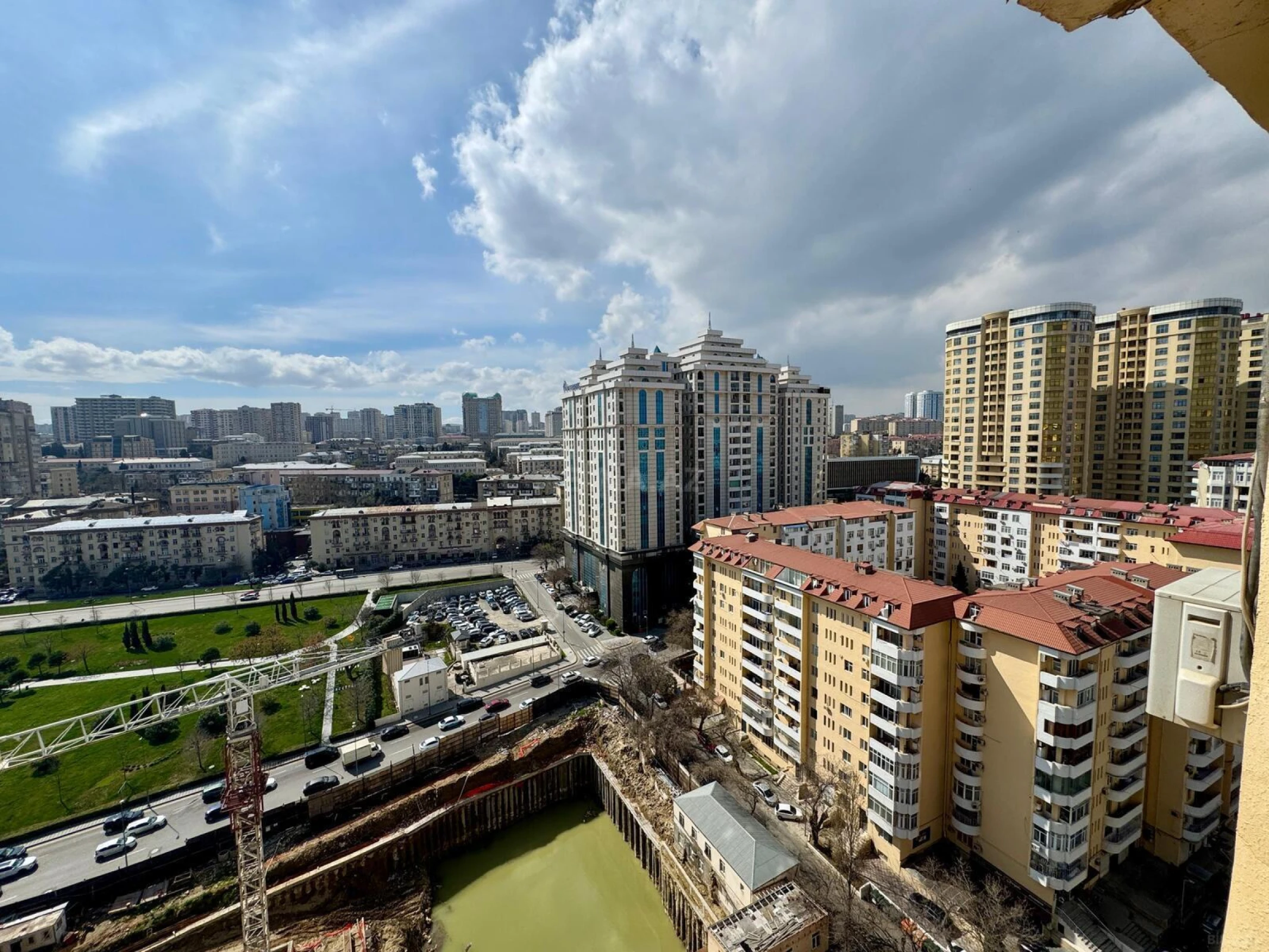 Kirayə verilir 4 otaqlı mənzil 200 m²