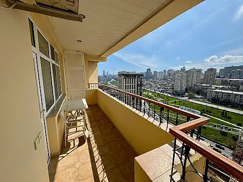 Kirayə verilir 4 otaqlı mənzil 200 m²