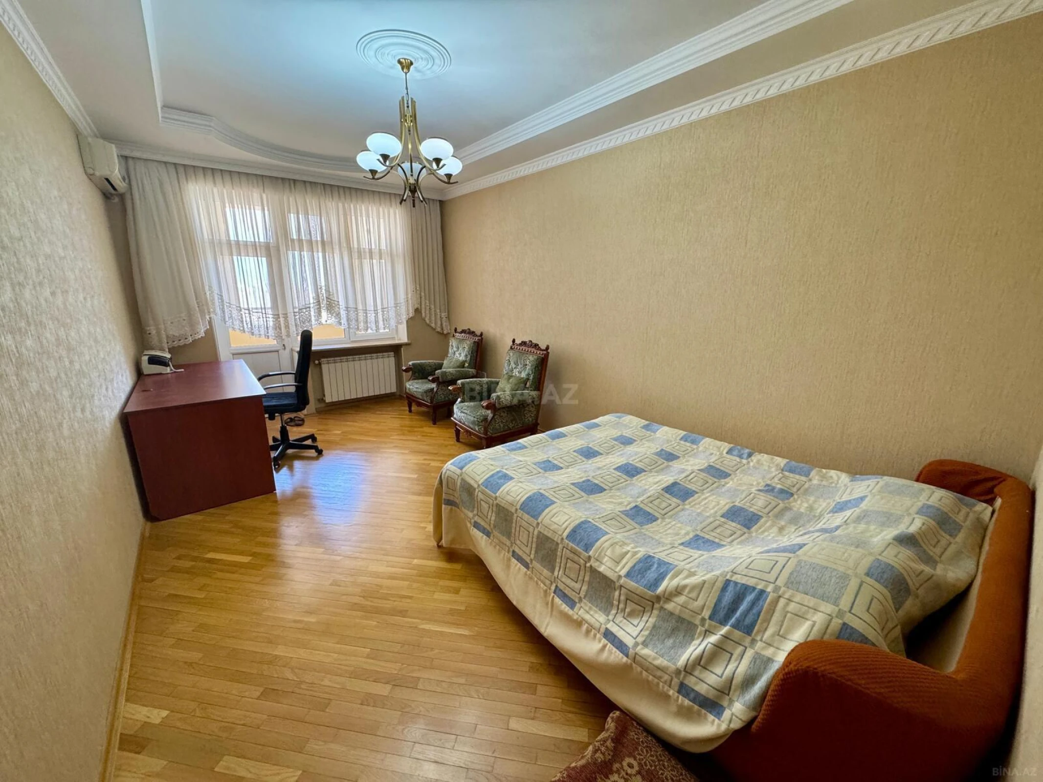Kirayə verilir 4 otaqlı mənzil 200 m²
