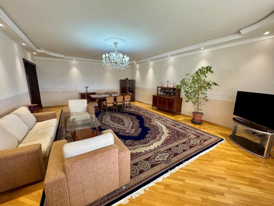 Kirayə verilir 4 otaqlı mənzil 200 m²