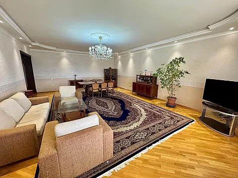 Kirayə verilir 4 otaqlı mənzil 200 m²