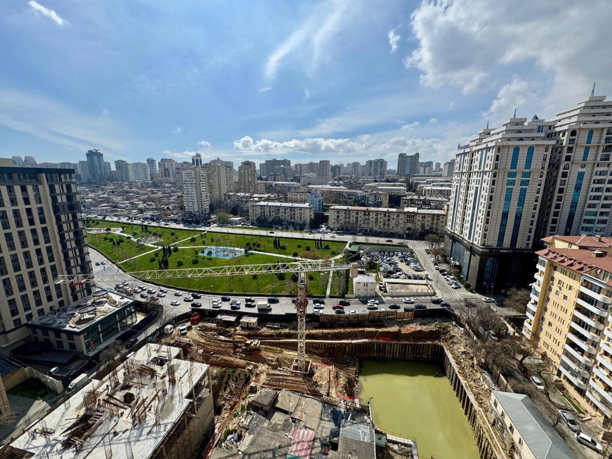 Kirayə verilir 4 otaqlı mənzil 200 m²