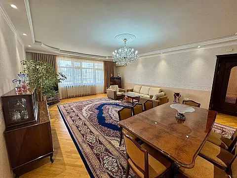 Kirayə verilir 4 otaqlı mənzil 200 m²