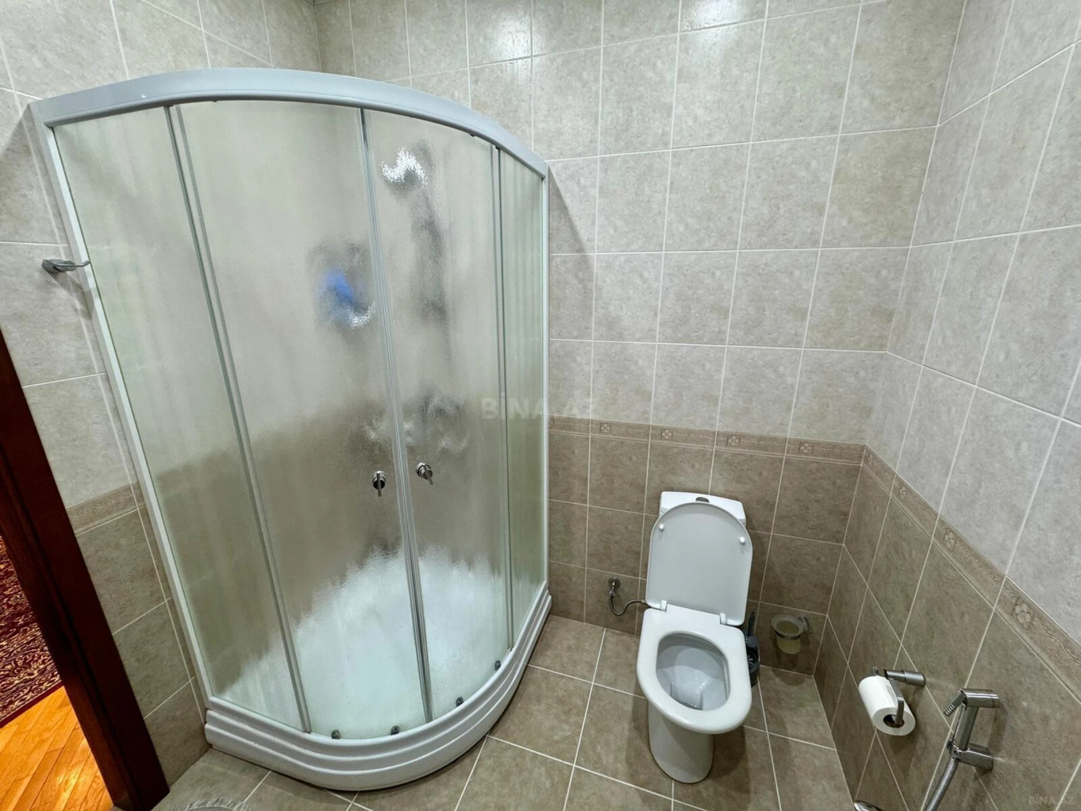 Kirayə verilir 4 otaqlı mənzil 200 m²