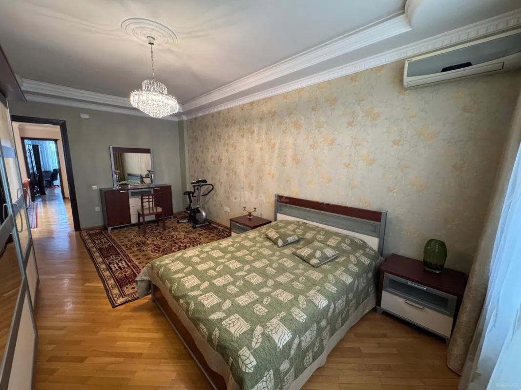 Kirayə verilir 4 otaqlı mənzil 200 m²