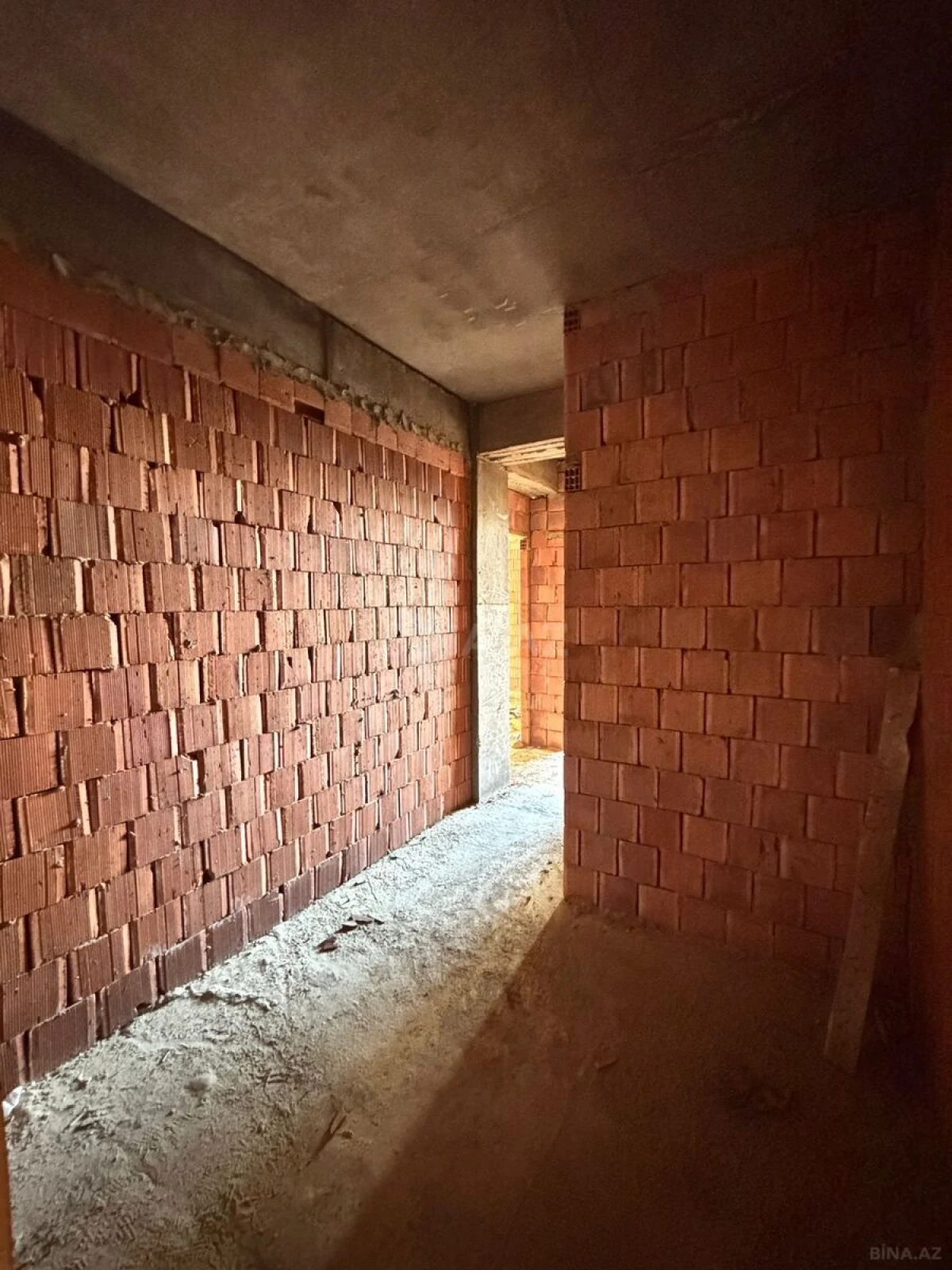 Satılır 1 otaqlı mənzil 52 m²