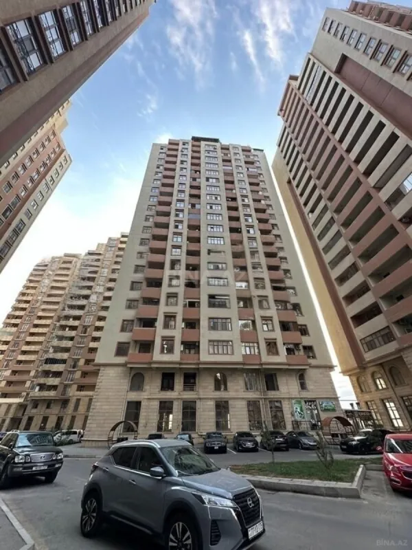 Kirayə verilir 4 otaqlı mənzil 147 m²