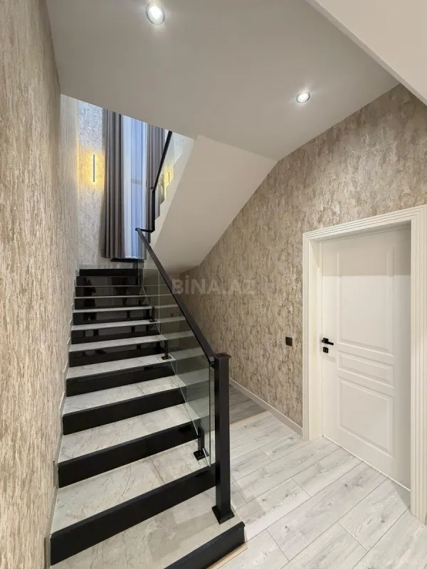 Satılır 6 otaqlı həyət evi 290 m²