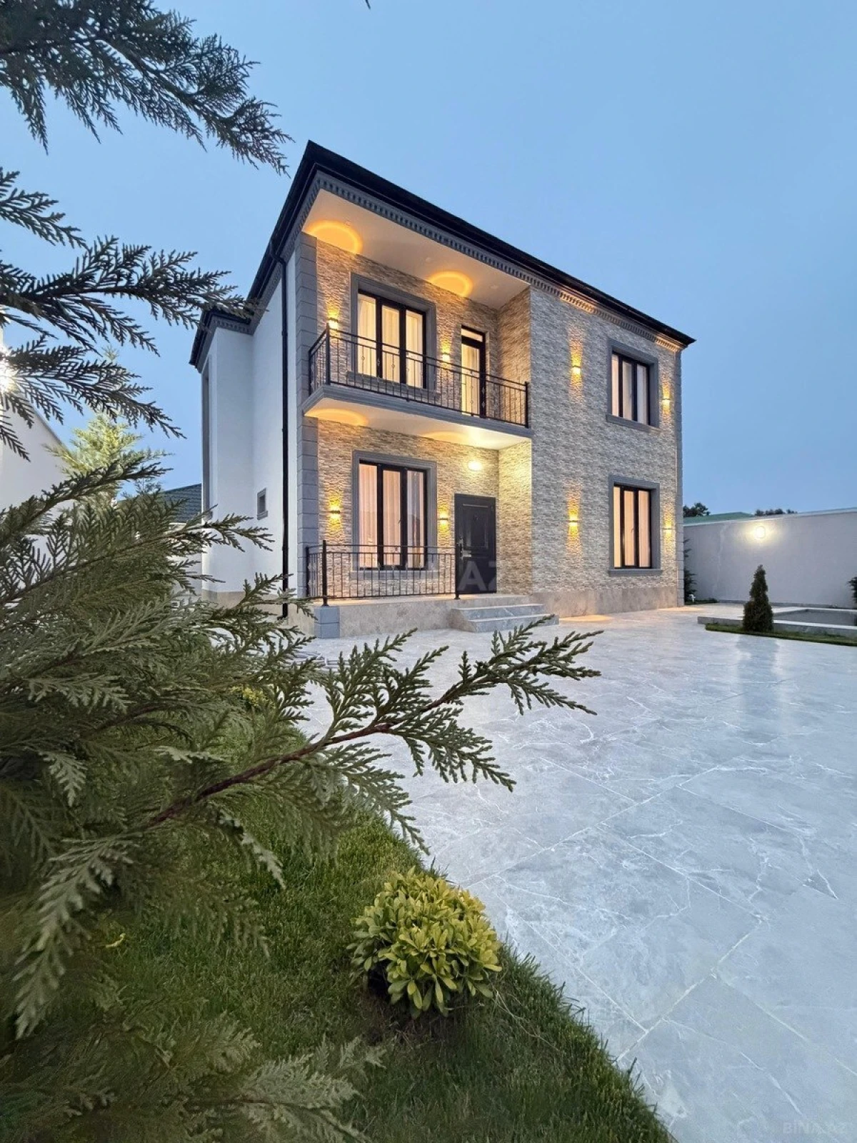 Satılır 6 otaqlı həyət evi 290 m²