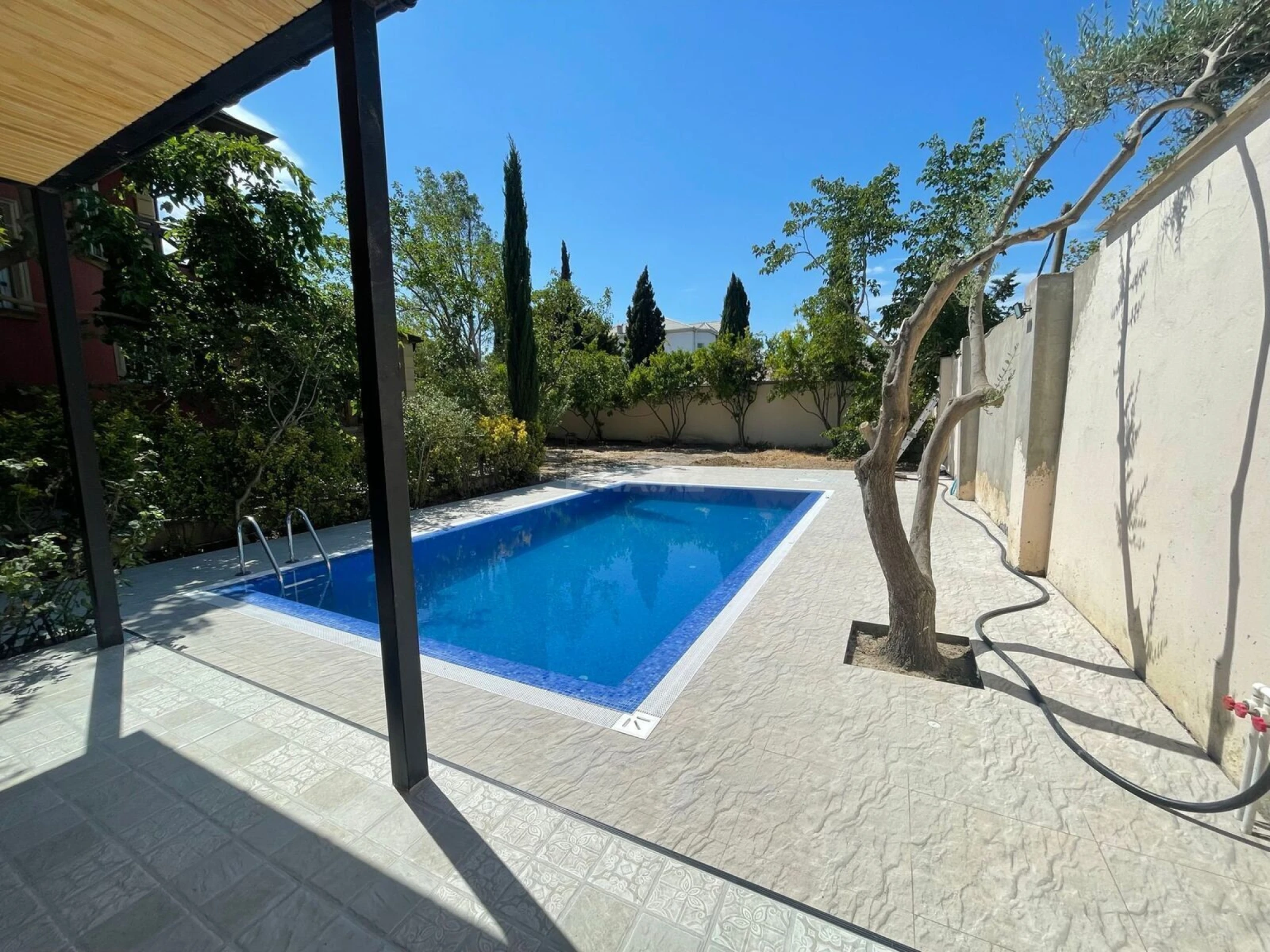 Kirayə verilir 5 otaqlı həyət evi 220 m²