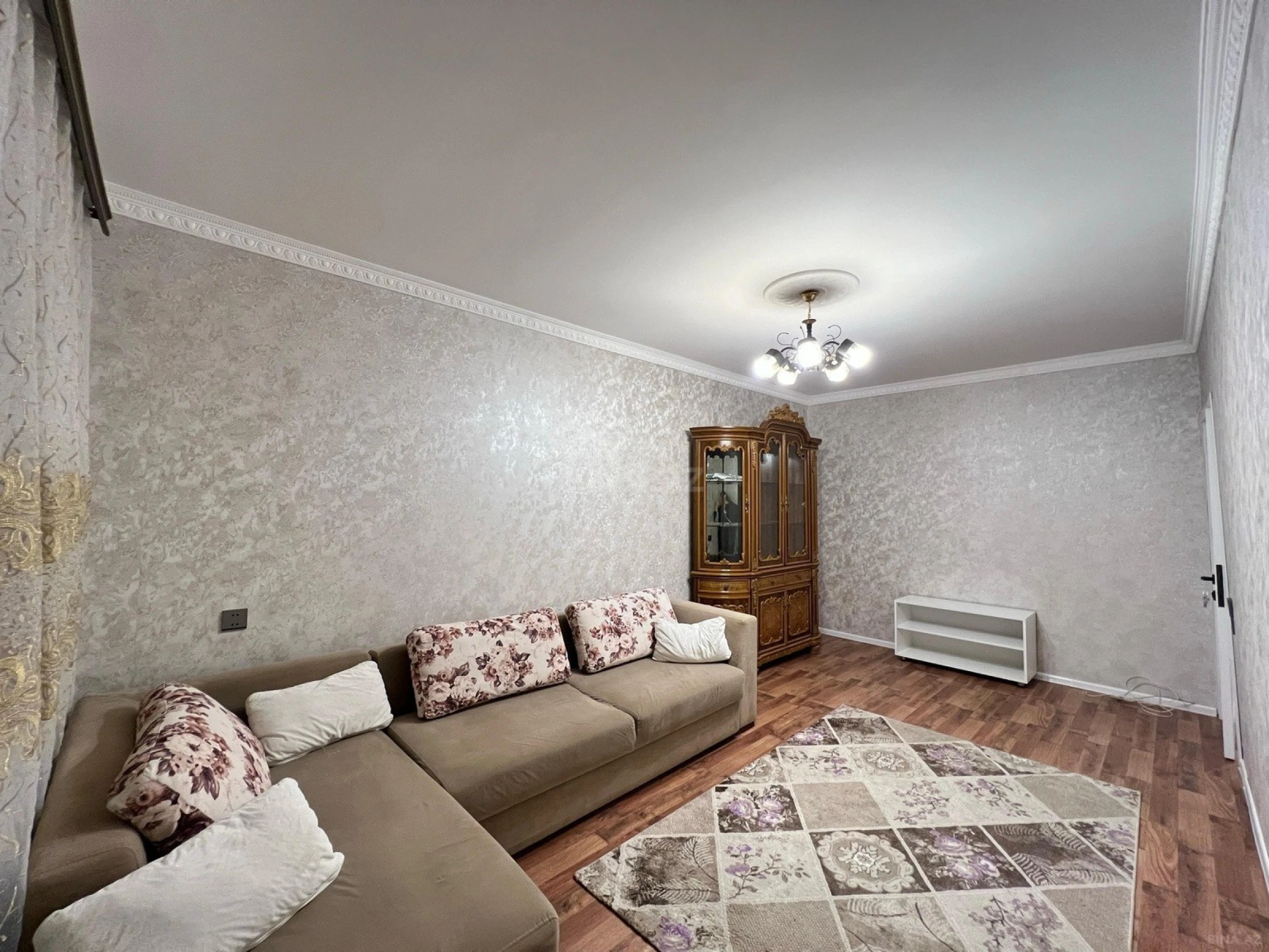 Kirayə verilir 2 otaqlı mənzil 60 m²