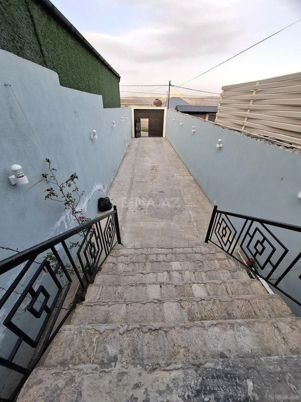 Satılır 5 otaqlı həyət evi 220 m²