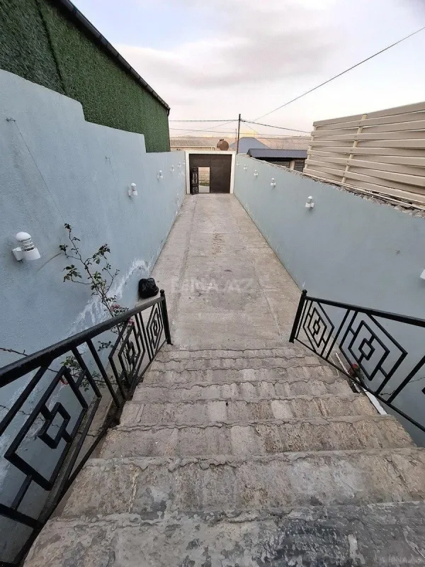Satılır 5 otaqlı həyət evi 220 m²