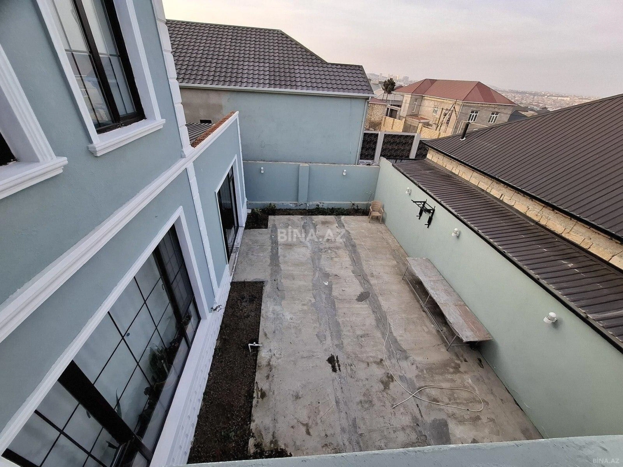 Satılır 5 otaqlı həyət evi 220 m²