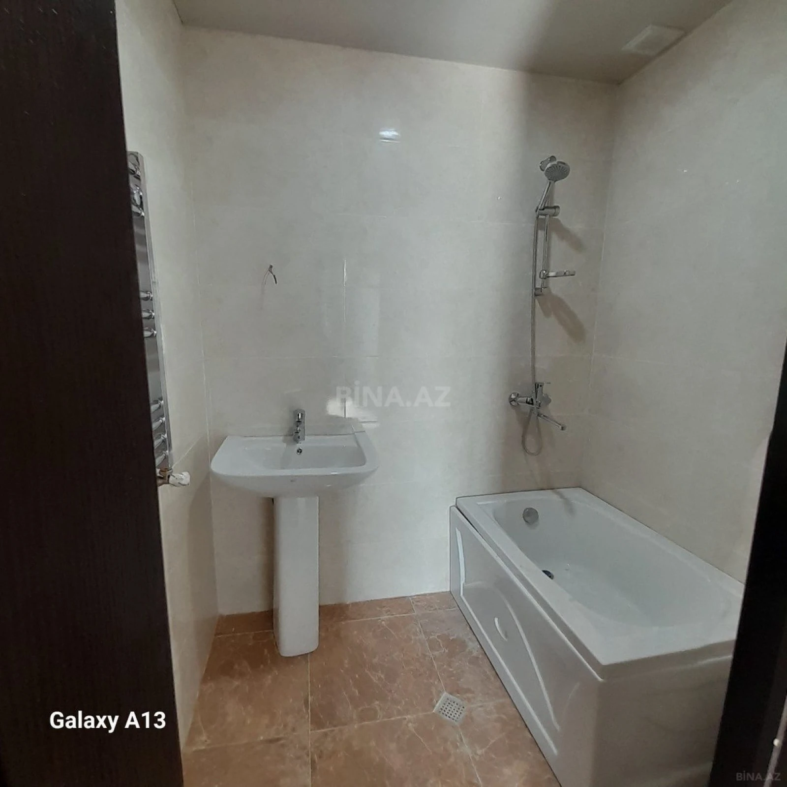 Satılır 3 otaqlı mənzil 76 m²