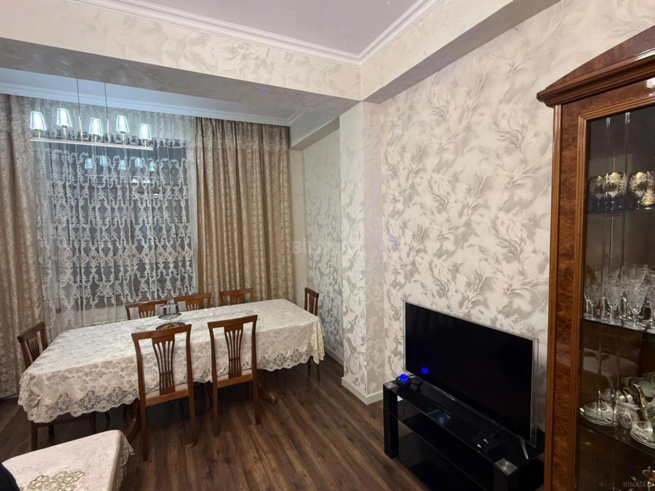 Kirayə verilir 2 otaqlı mənzil 100 m²