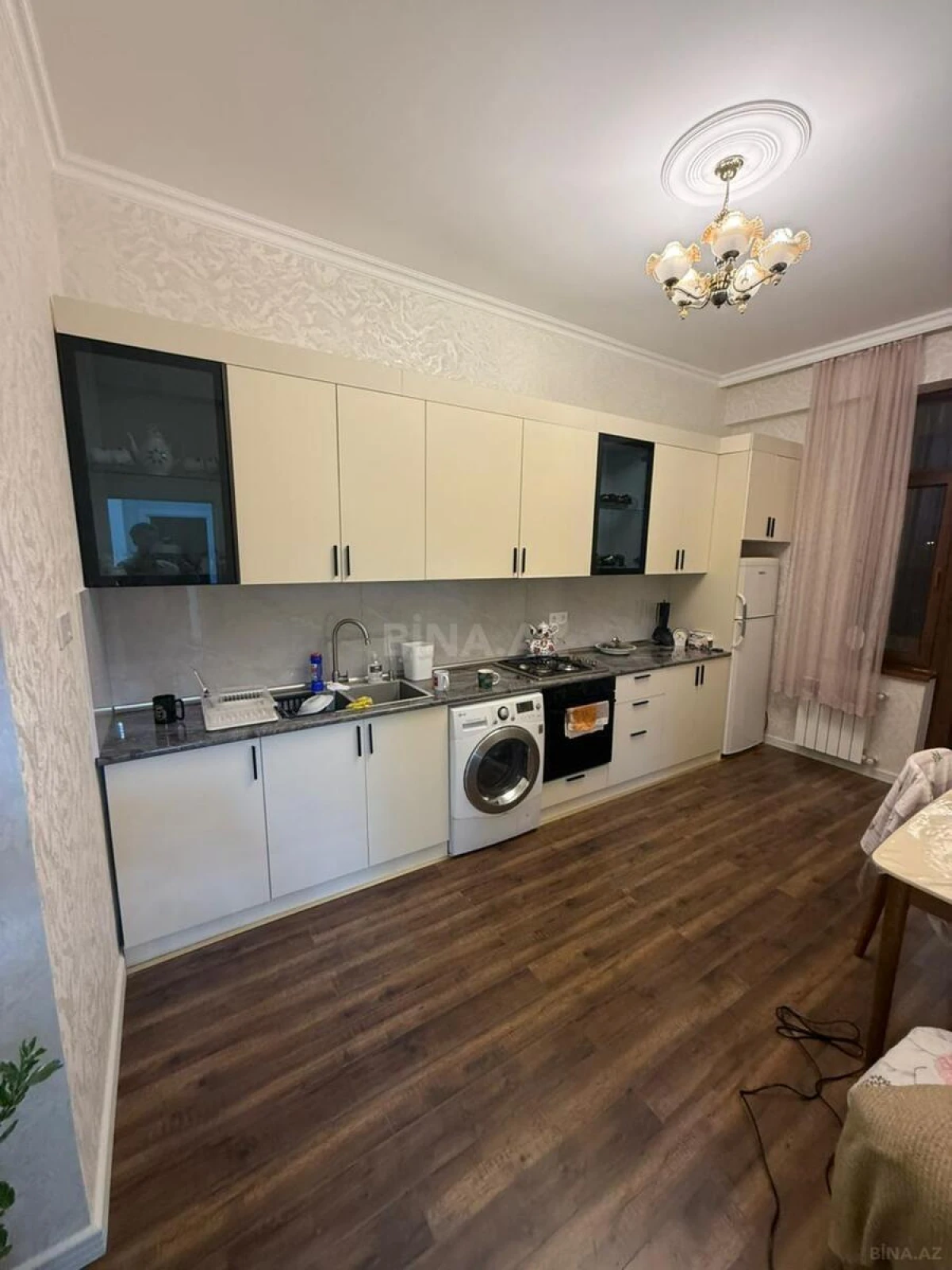 Kirayə verilir 2 otaqlı mənzil 100 m²