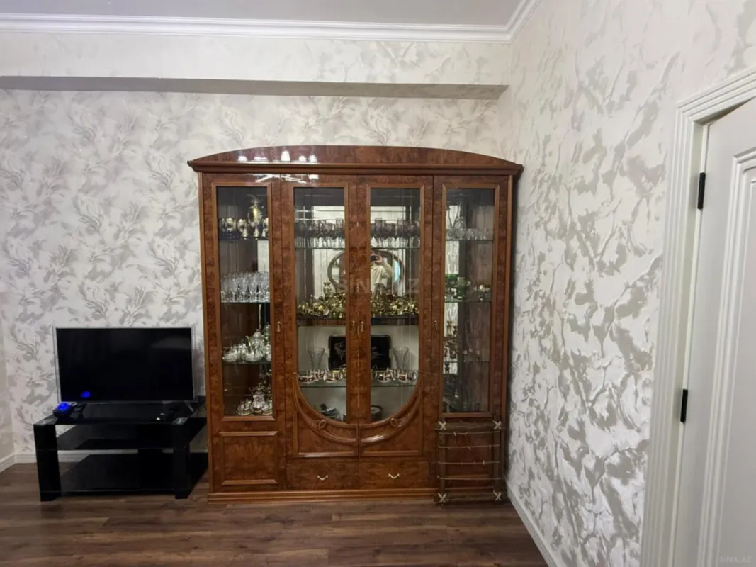 Kirayə verilir 2 otaqlı mənzil 100 m²