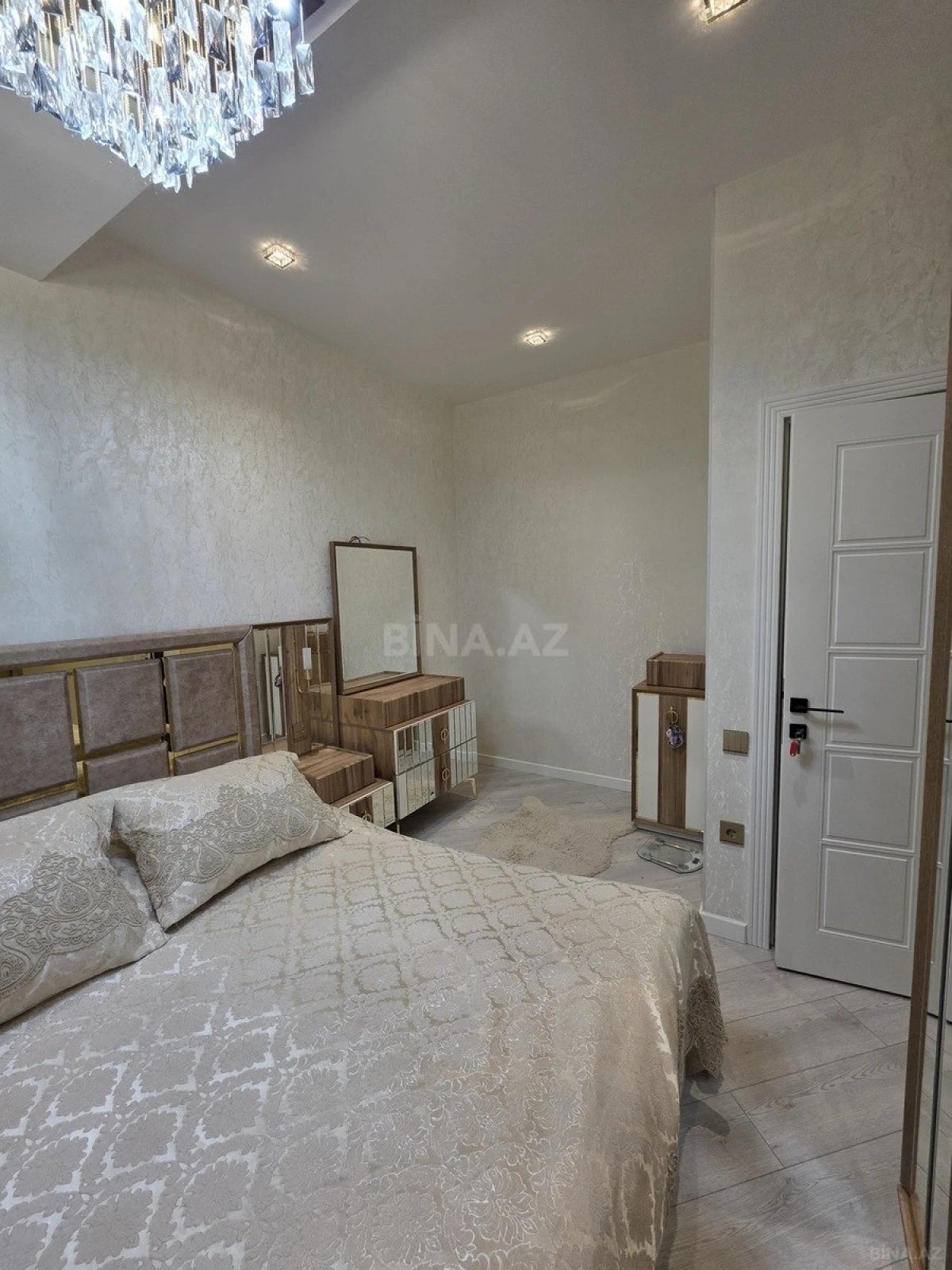 Satılır 2 otaqlı mənzil 60 m²