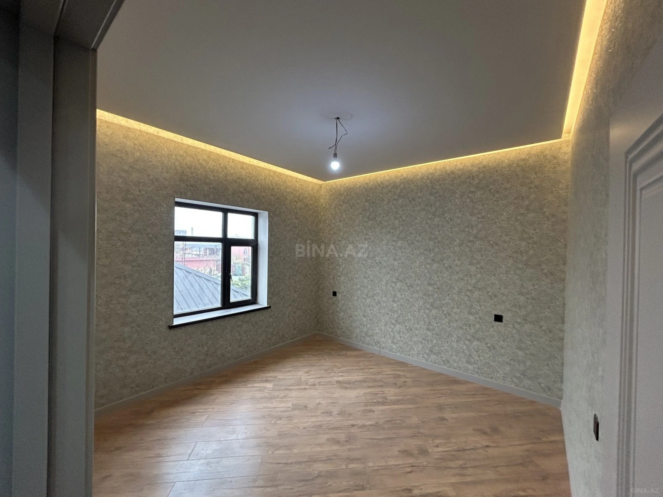Satılır 5 otaqlı həyət evi 160 m²