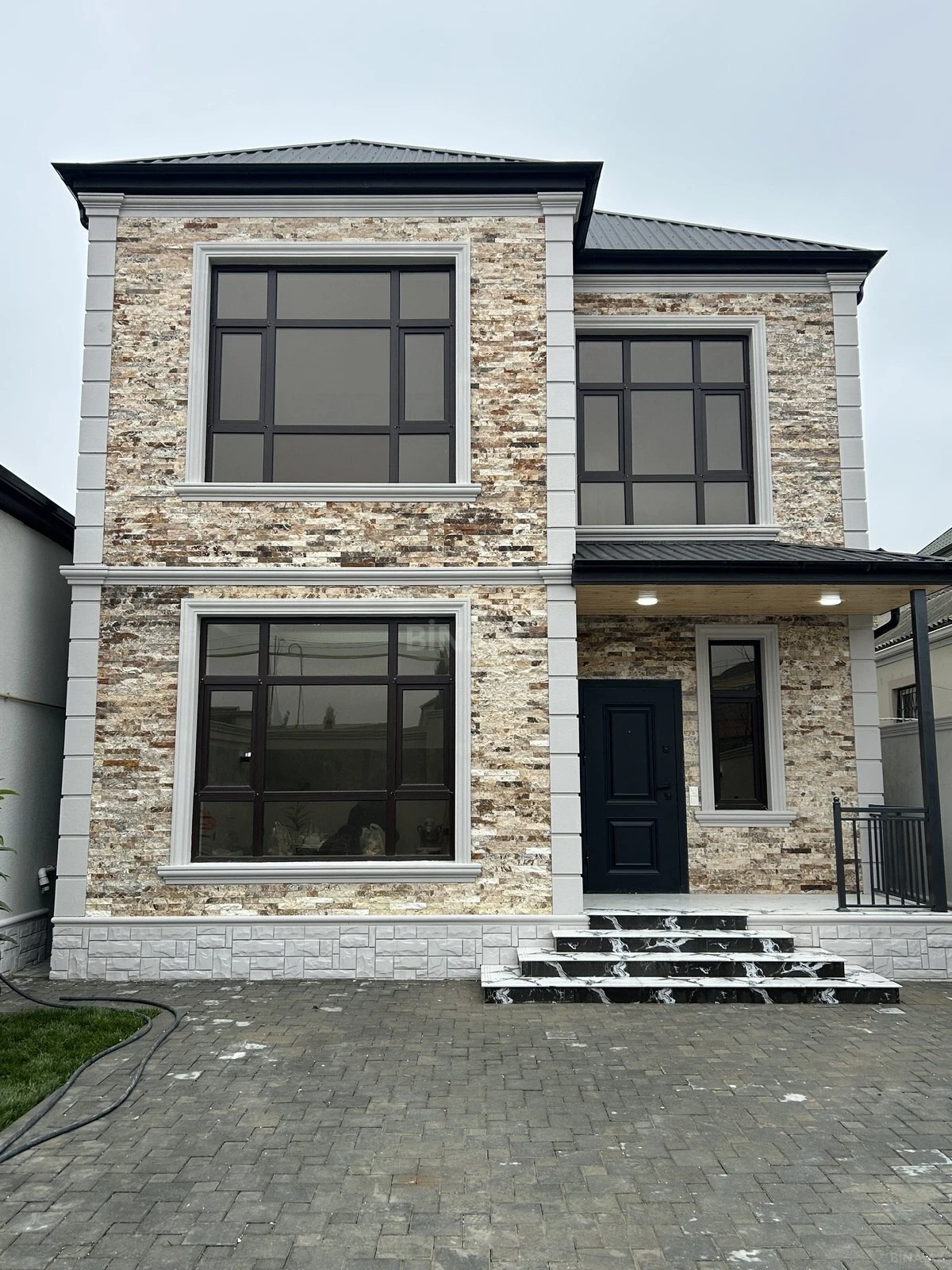 Satılır 5 otaqlı həyət evi 160 m²