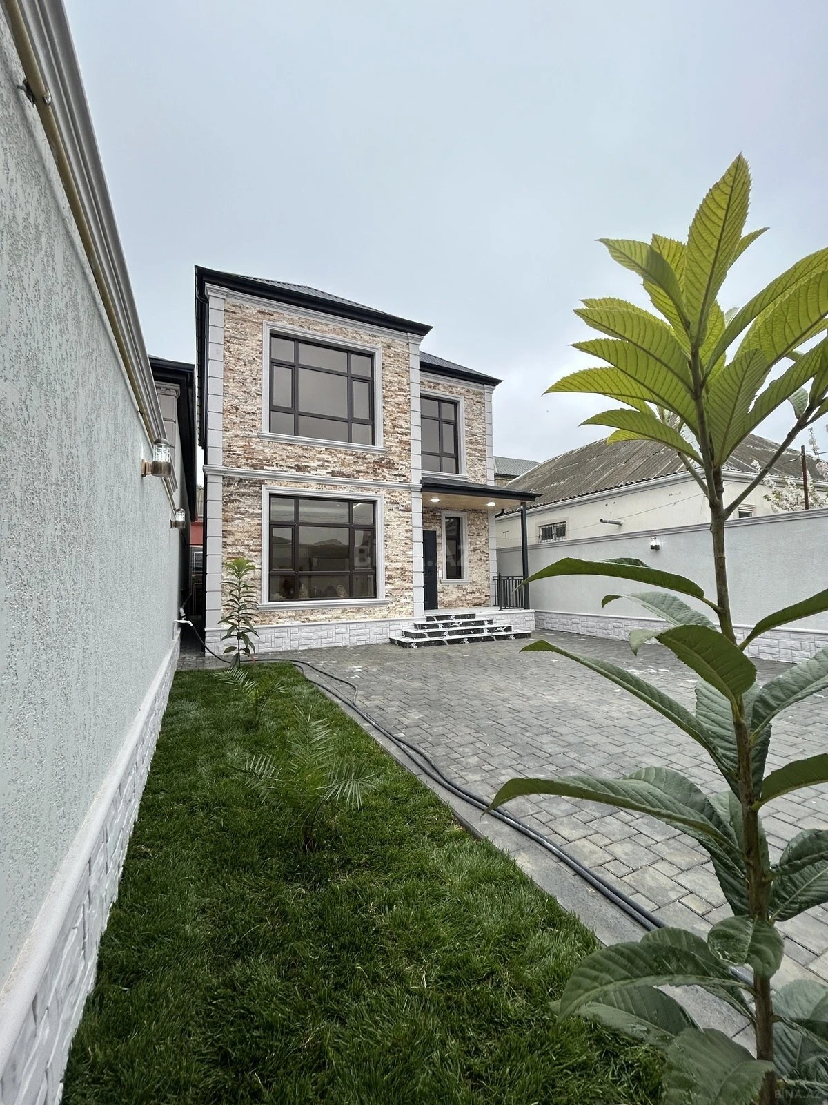 Satılır 5 otaqlı həyət evi 160 m²