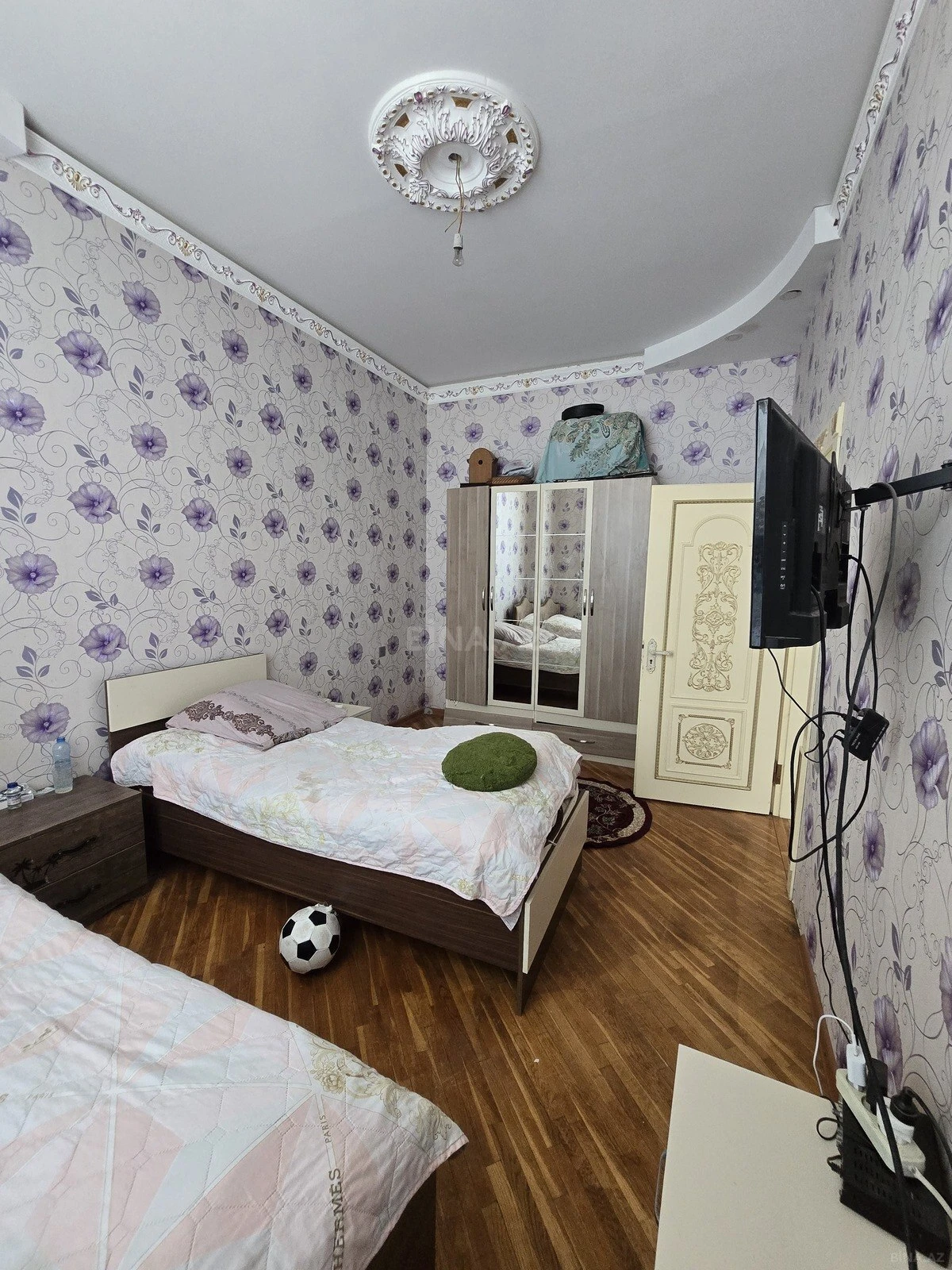 Satılır 9 otaqlı həyət evi 480 m²