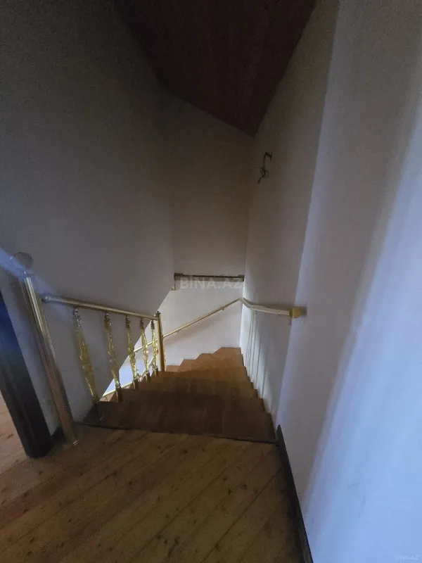 Satılır 9 otaqlı həyət evi 480 m²