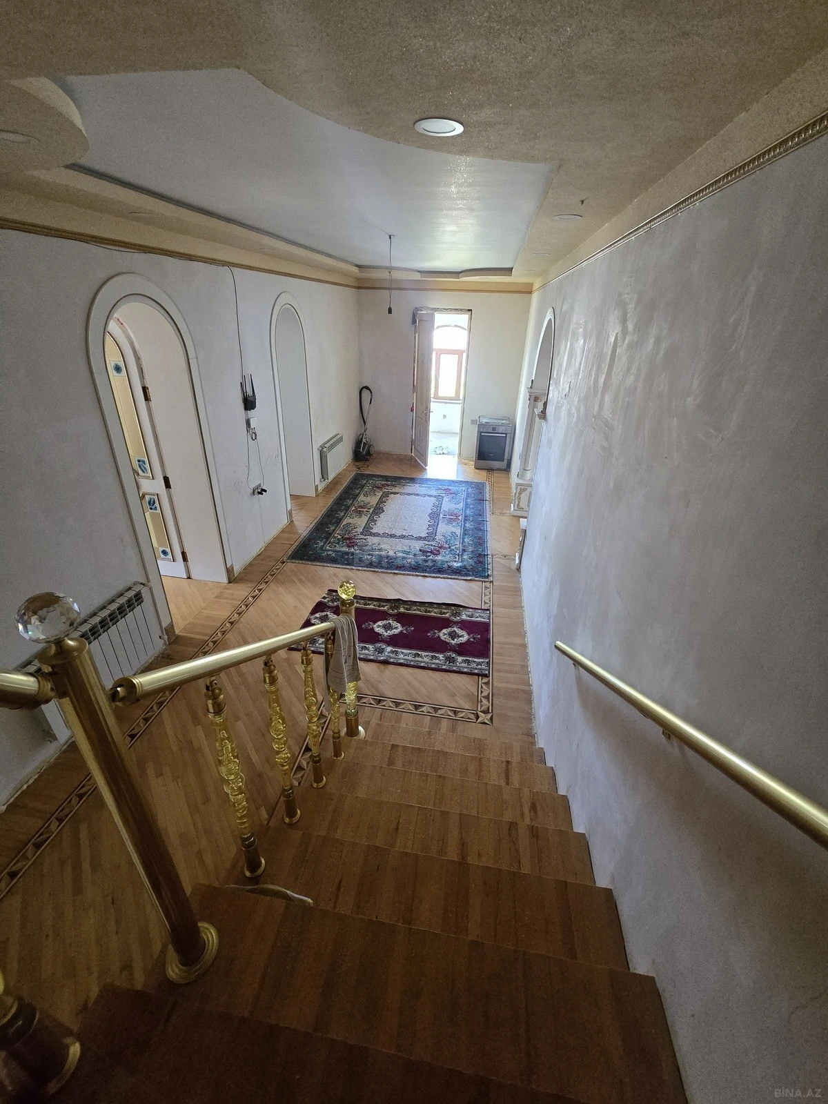 Satılır 9 otaqlı həyət evi 480 m²