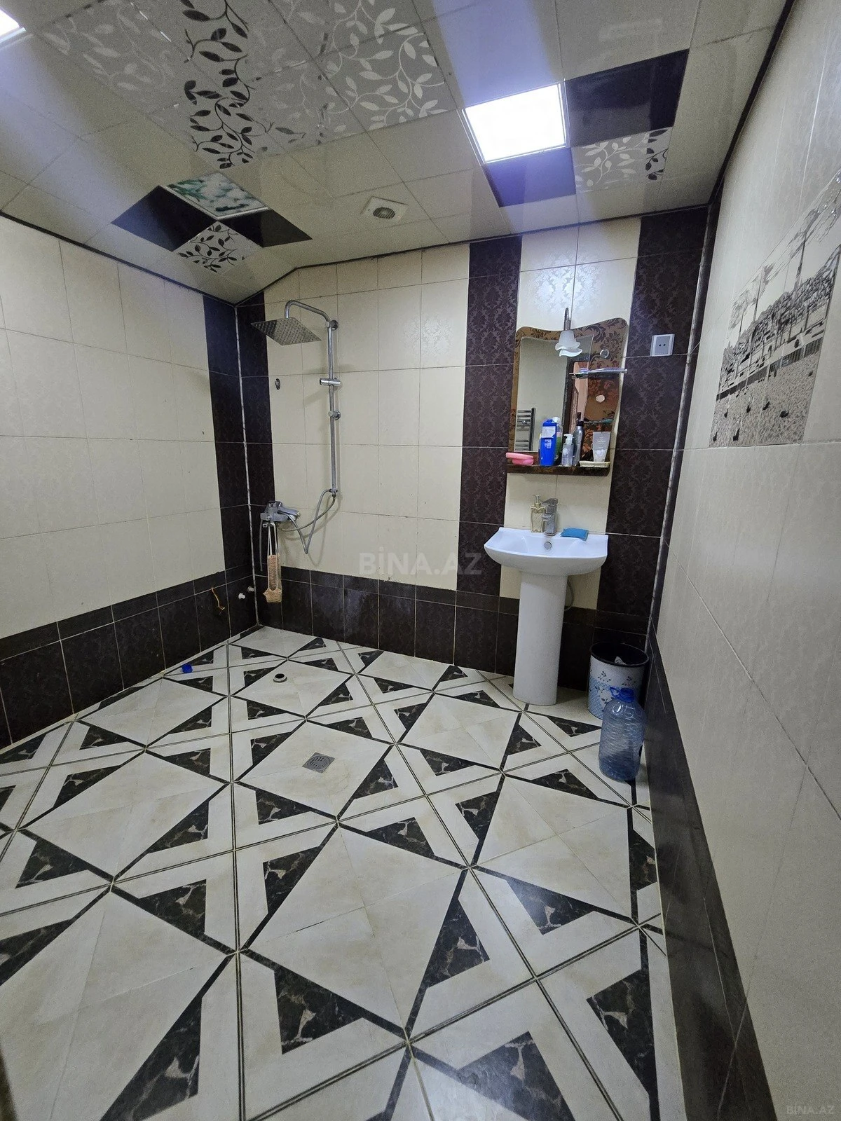 Satılır 9 otaqlı həyət evi 480 m²