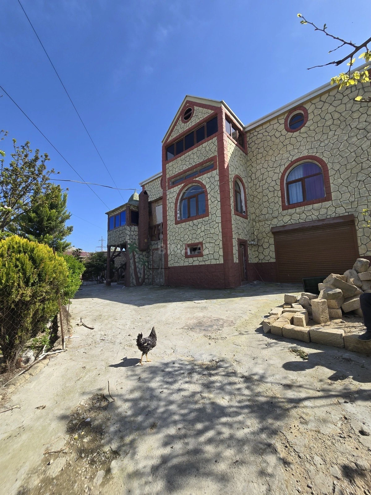 Satılır 9 otaqlı həyət evi 480 m²