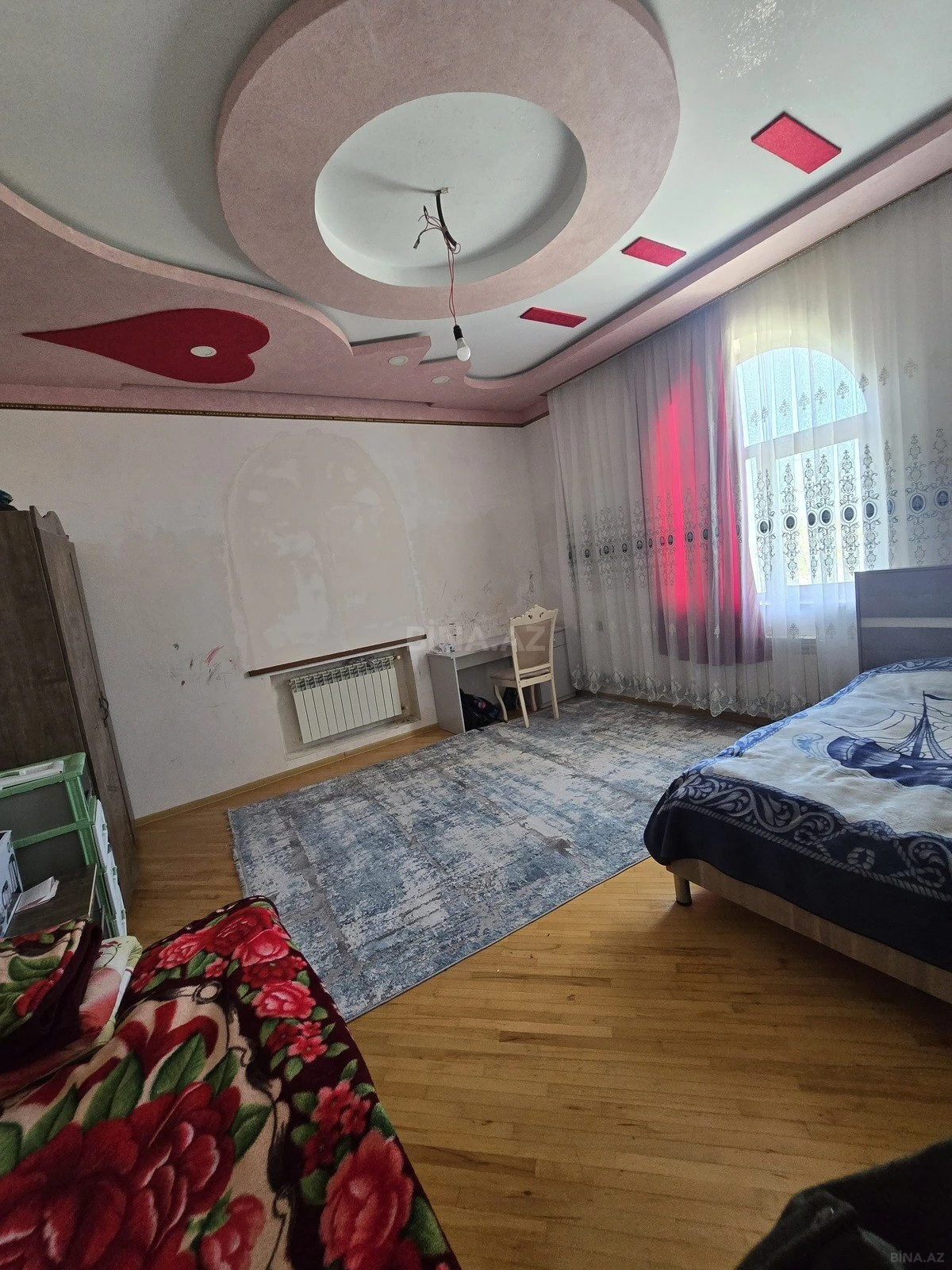 Satılır 9 otaqlı həyət evi 480 m²