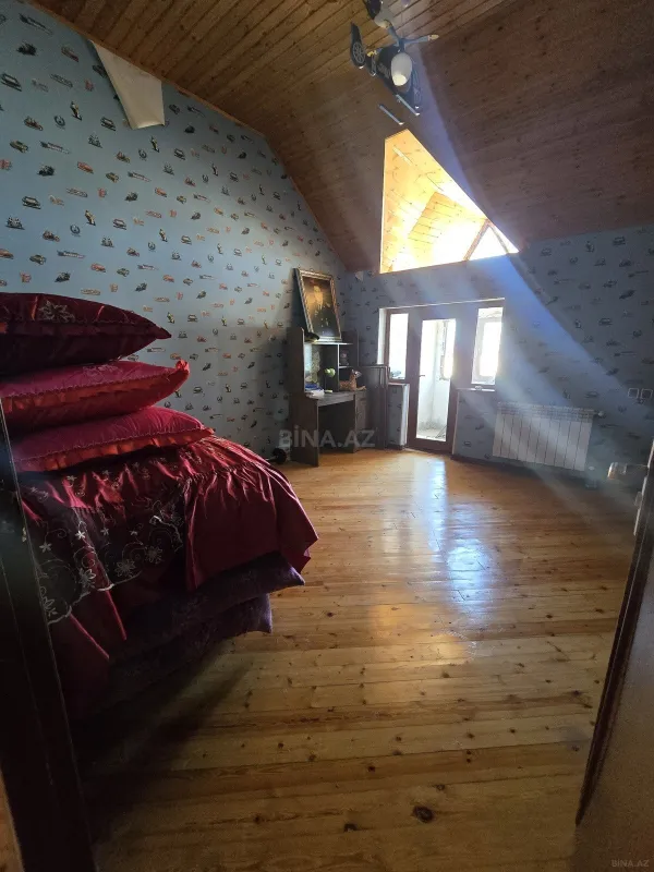 Satılır 9 otaqlı həyət evi 480 m²