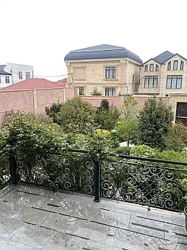 Satılır 8 otaqlı həyət evi 750 m²