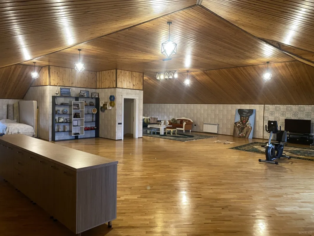 Satılır 8 otaqlı həyət evi 750 m²