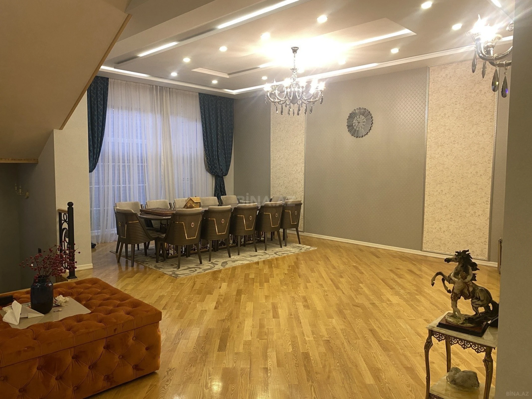 Satılır 8 otaqlı həyət evi 750 m²