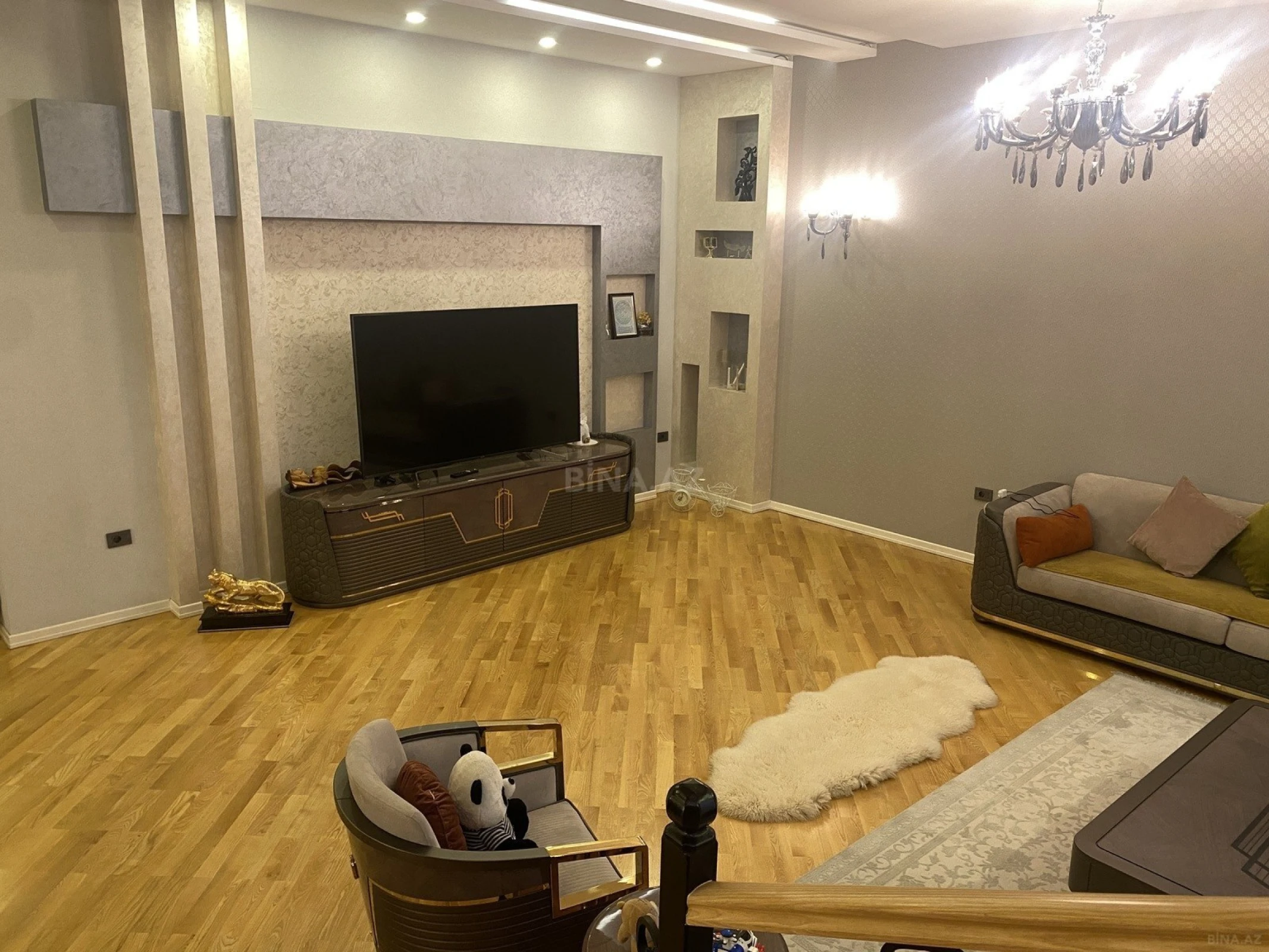 Satılır 8 otaqlı həyət evi 750 m²