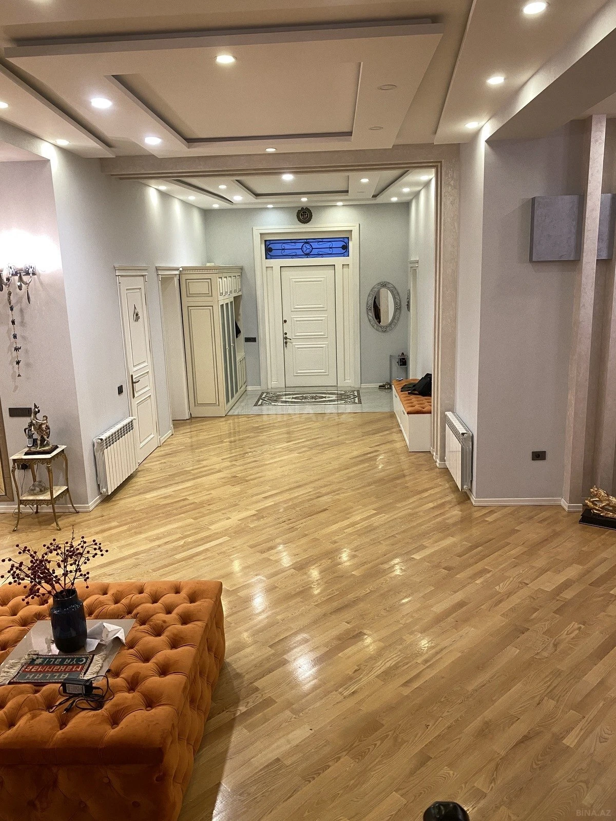 Satılır 8 otaqlı həyət evi 750 m²