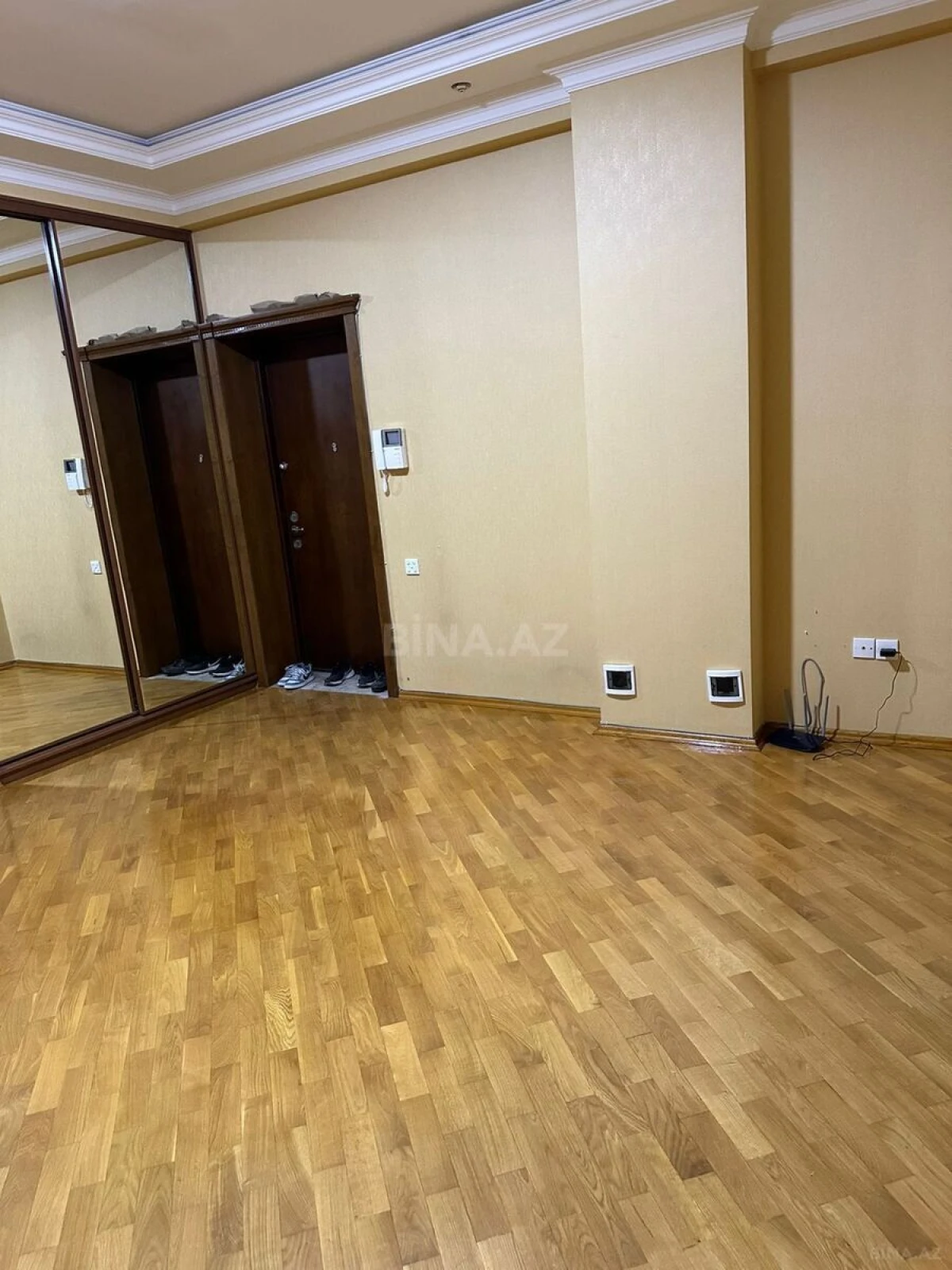 Kirayə verilir 3 otaqlı mənzil 114 m²