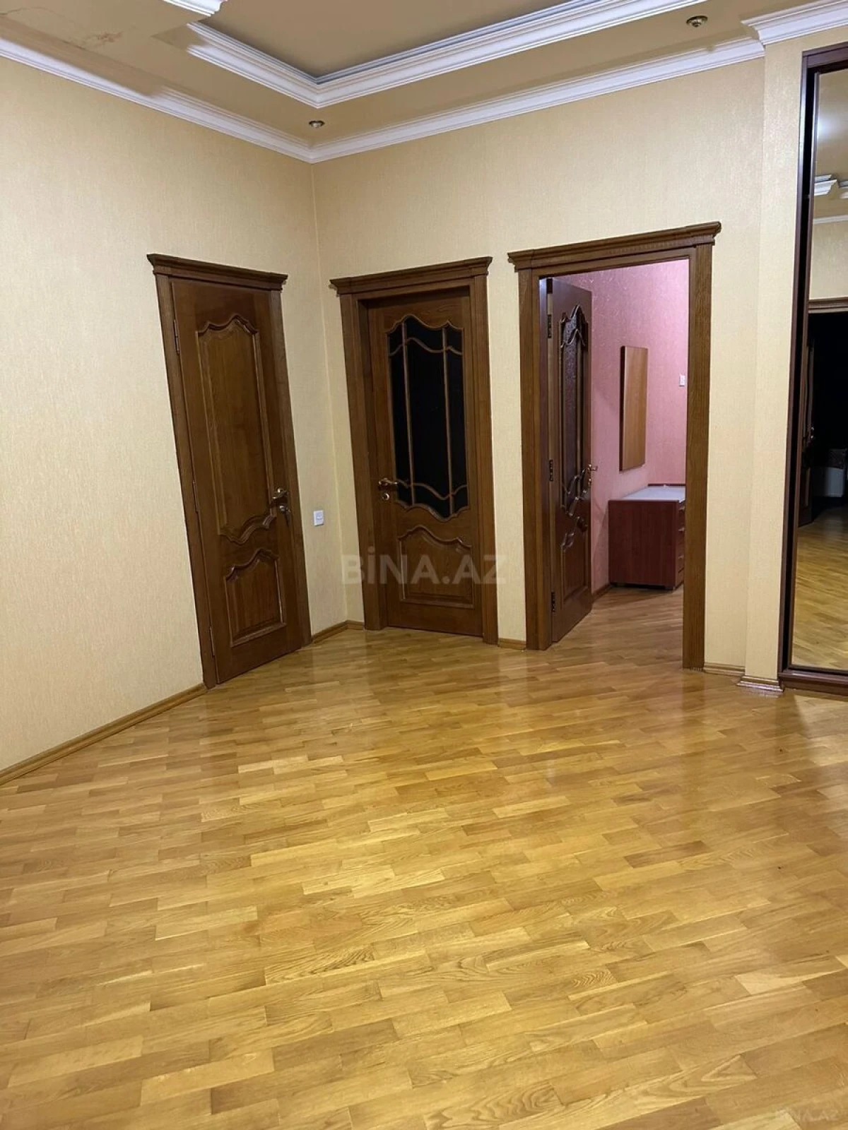 Kirayə verilir 3 otaqlı mənzil 114 m²
